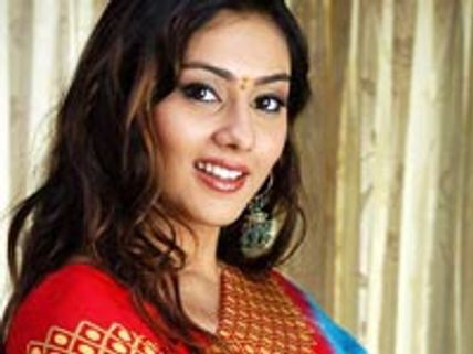 Namitha celebrates B'day with parents