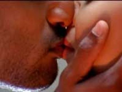 Vishal's steamy kiss with Shreya