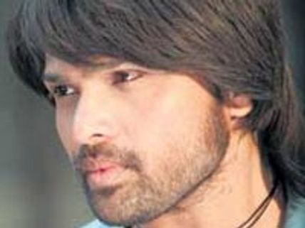 Himesh Reshammiya finding it tough to choose