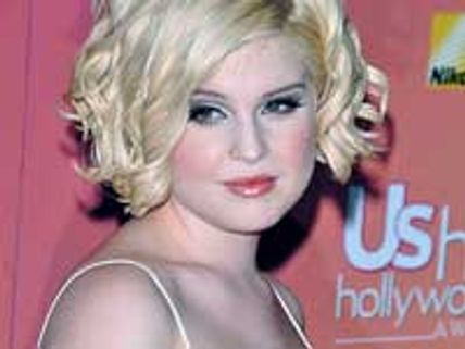 Kelly Osbourne sports blonde cropped hairstyle 