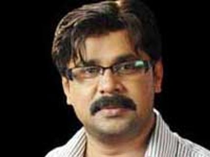 Dileep turns journalist again