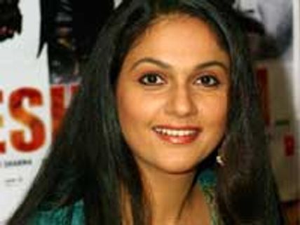 Gracy Singh to grace Loud Speaker 