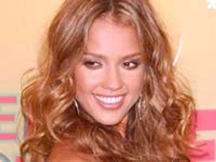 Jessica Alba apologises for shark-conservation posters