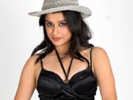 Madhurima opposite Tanish in Mauna Ragam