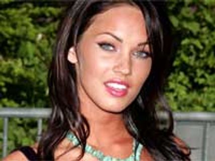 Megan Fox apologises to fan with yellow rose 