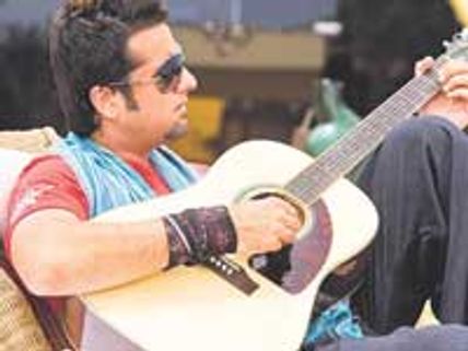 Fardeen Khan pulls the right strings