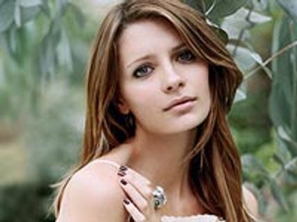 Mischa Barton prefers kissing girls on screen