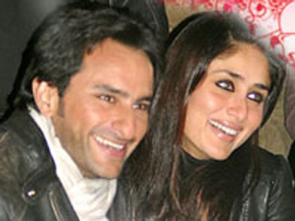 Saif kisses ladylove Kareena