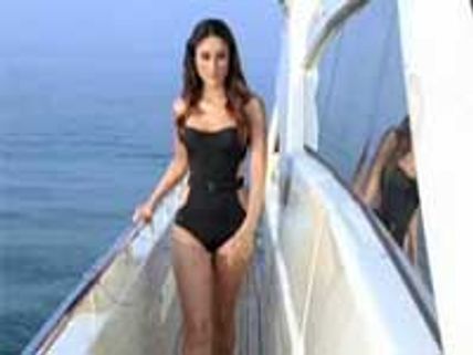 Kareena's bikini show pays off