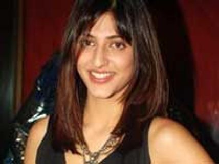 Shruti sizzles in a bikini in Luck