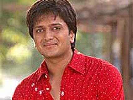 Riteish Deshmukh starts hitting sixes