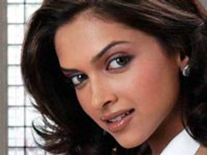 Deepika Padukone ignores Kareena Kapoor