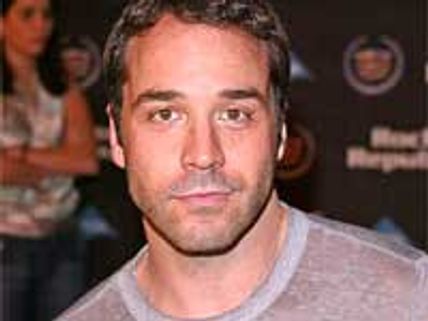 Jeremy Piven ogles at Hayden Panettiere