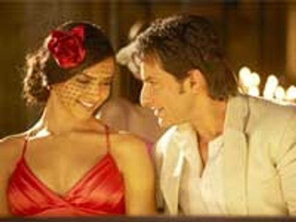 Saif controls a drunk Deepika!