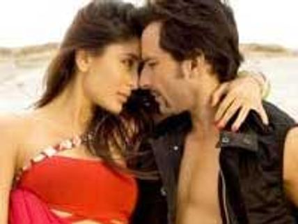 Saif-Kareena on a kissing spree