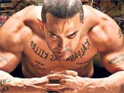 Aamir Khan gives body-building tips to Kunal