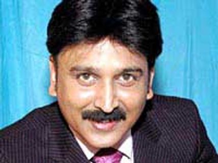 Dinesh Babu teams up with Ramesh, Komal