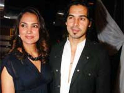 Dino avoids Lara at restaurant launch 