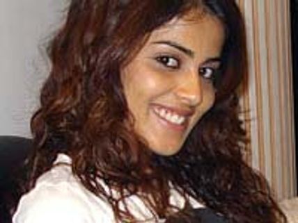 Genelia refuses to party with Fardeen, Tusshar