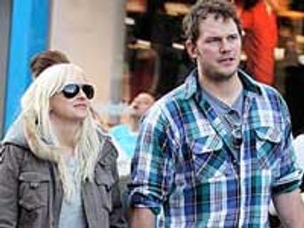 Anna Faris ties the knot with actor beau 