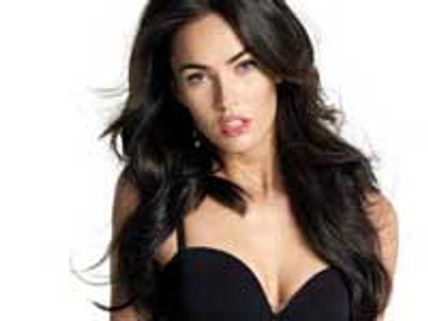 Megan Fox kisses a girl