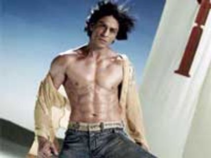 Shahrukh follows Aamir; goes for eight-pack-abs