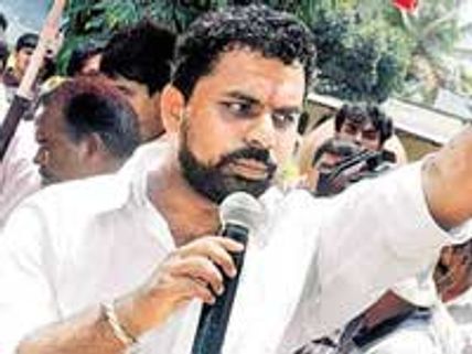 Chakravarthy's special gift for Shruthi