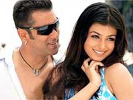 Salman lets action speak in Wanted
