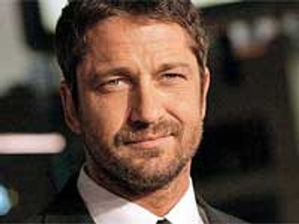 Gerard Butler dumps Jennifer Aniston in a car boot