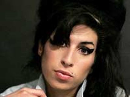 Winehouse sues former mom-in-law for selling love letter 