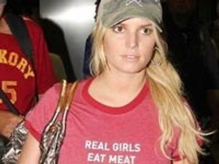 Jessica Simpson's pet dog is lesbian