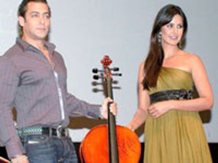 Salman doesn't like Katrina wear small skirt