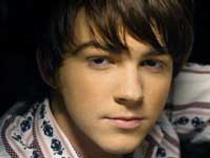 Drake denies affair with Rihanna