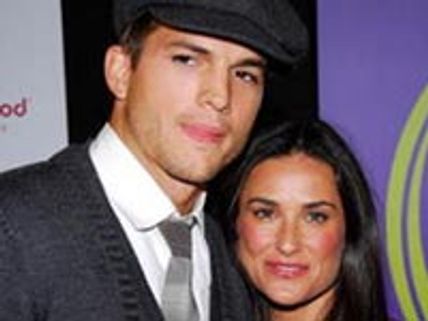 Demi Moore plans to have baby with Ashton