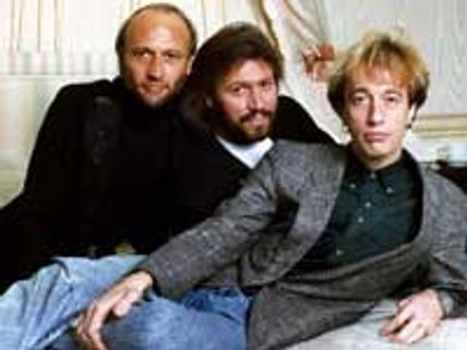 Surviving Bee Gees to reunite for live shows 