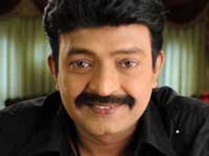 Dr Rajasekhar to sizzle with 3 hot babes