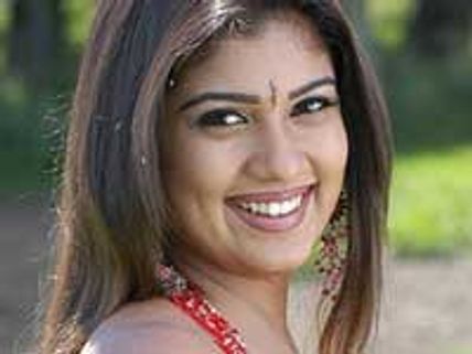 Nayantara finally enters Kannada films