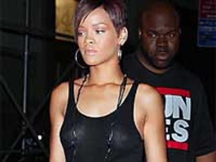 Rihanna struts her stuff at Paris Fashion Week 