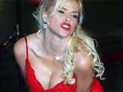 Anna Nicole interrogated in stepson's murder plot 
