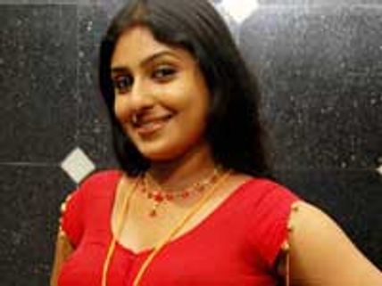 Tamil babe Monica to sizzle with Shivanna