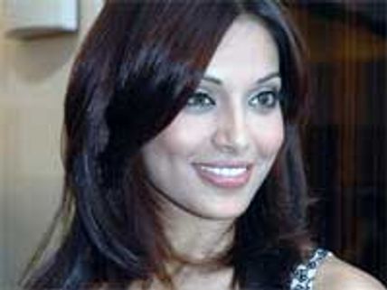 Ajay gets bouncers for Bipasha!