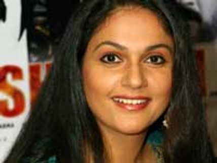 Gracy Singh turns model in Ram Dev