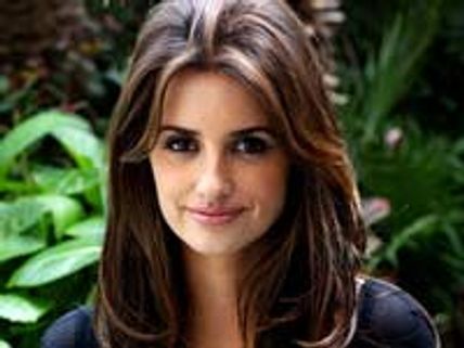 Penelope Cruz spotted with engagement ring