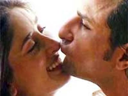 Saif-Kareena break smooches record in Kurbaan