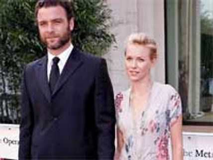 Is Naomi Watts married to Liev Schreiber?