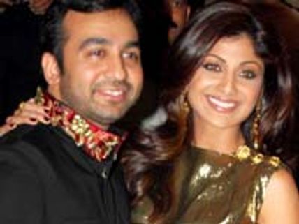 Shilpa and Raj exchange rings tomorrow