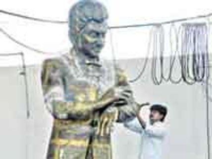 Dr. Rajkumar statue to be shifted to new place