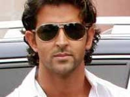Hrithik Roshan makes love with Monikangana