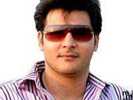 Abbas sizzles with Keerthi and Thanu