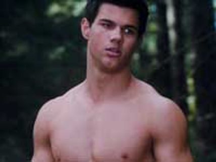 Taylor Lautner ready to strip again